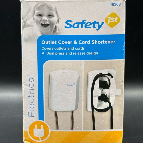 NEW Safety 1st Outlet Cover With Cord Shortener - Picture 1 of 4